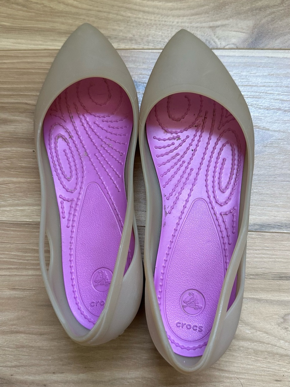 Crocs Rio Pointed Toe Ballet Flats Tan Beige Fuchsia Pink Womens Size 6 Slip On
